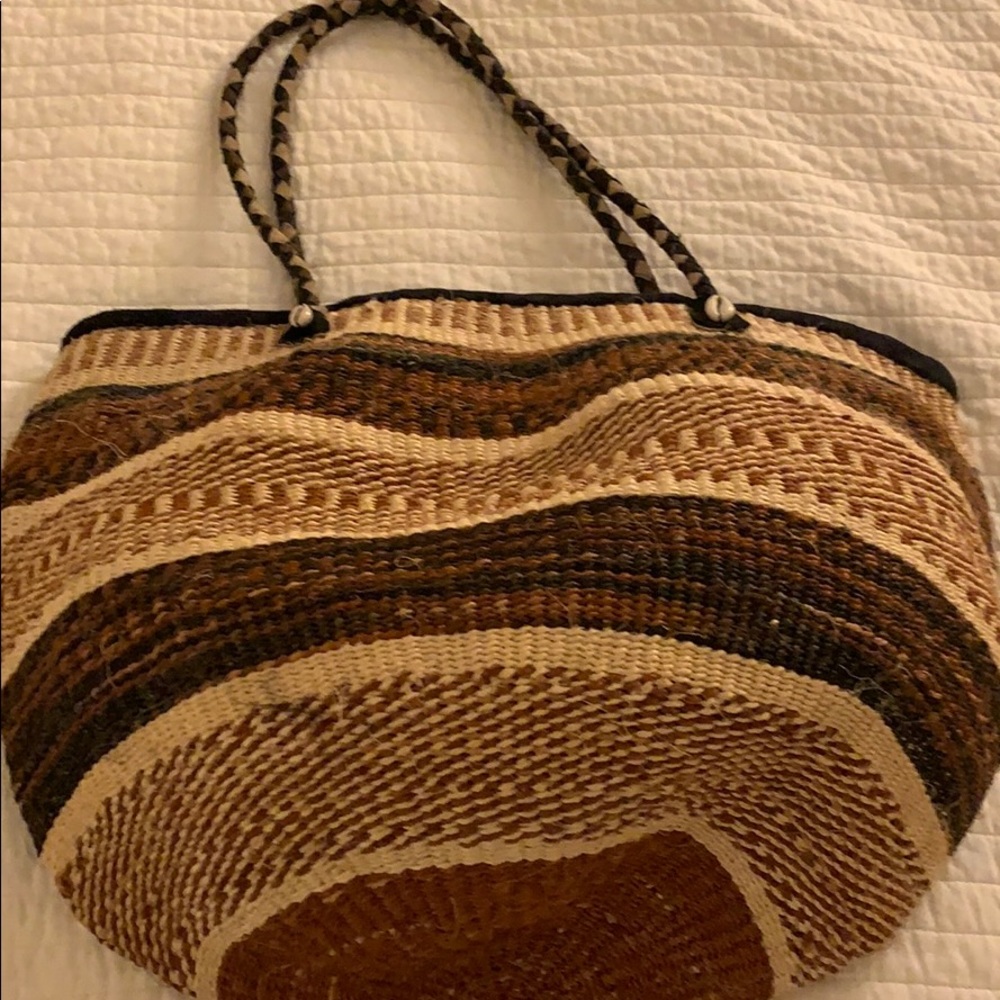 Straw woven tote bag